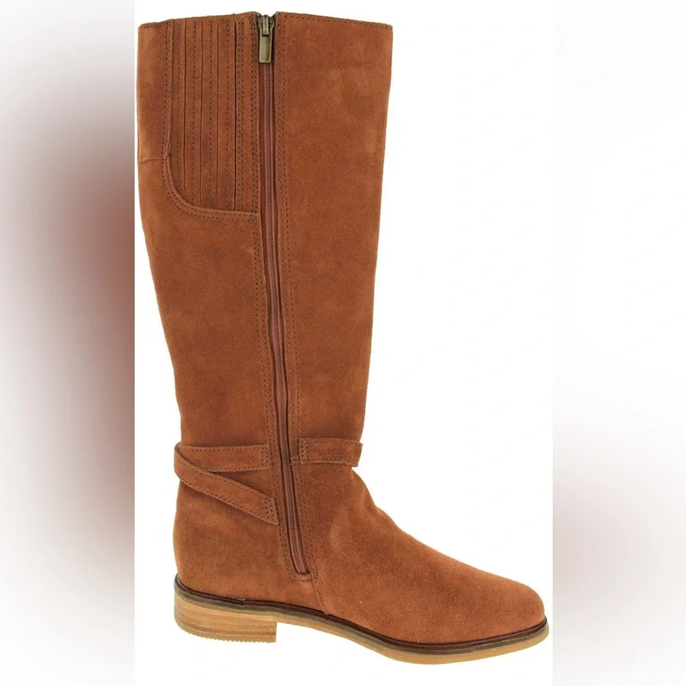 New in box Clarks Clarkdale CLAD Dark Tan‎ Suede